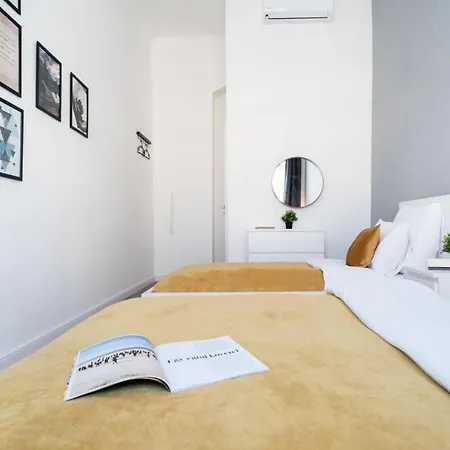Appartement Large At Perfect Location *