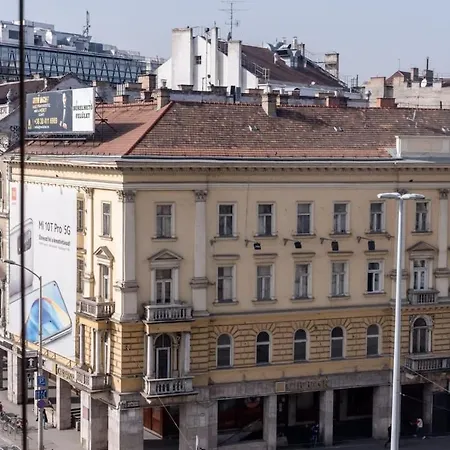Appartement Large At Perfect Location