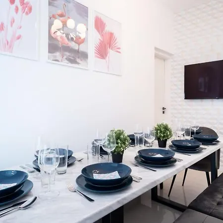 Appartement Large At Perfect Location *