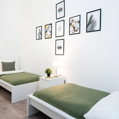 Appartement Large At Perfect Location *