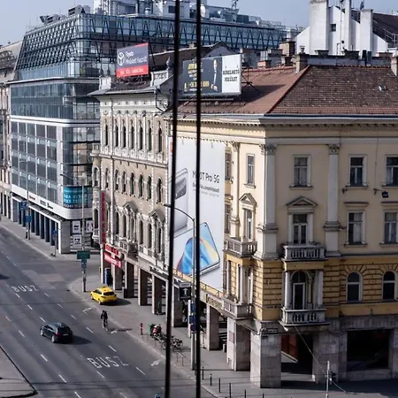Large At Perfect Location Appartement *