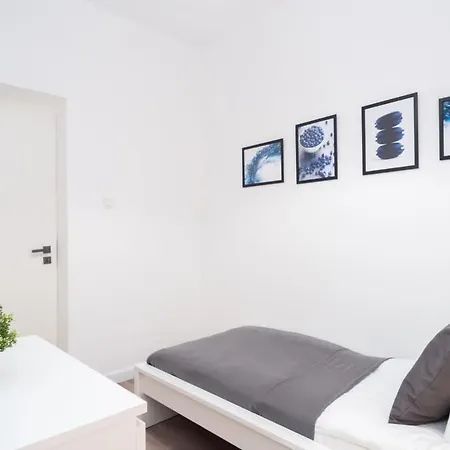 Large At Perfect Location Apartment Budapest