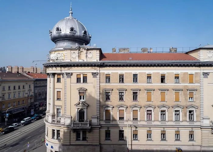 Large At Perfect Location * Budapest
