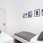 Large At Perfect Location 아파트 부다페스트