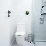 Large At Perfect Location 아파트